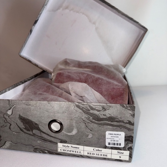 GORGEOUS! NEW JEFFREY CAMPBELL CROMWELL RED SUEDE ANKLE BOOTS - Picture 6 of 6